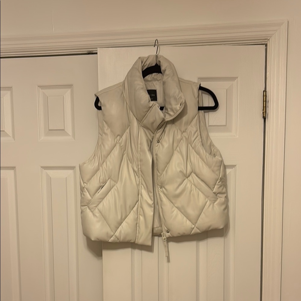 Love Tree Women's White Faux Leather Puffer Vest